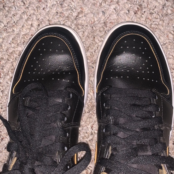 Men’s Mid Rise Nike Air Jordans - Black on Black with Army green Detail - Picture 5 of 6